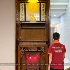 Bàn thờ đứng đơn giản thờ gia tiên.