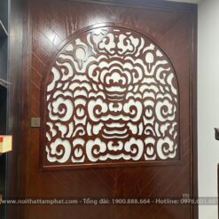 Ốp hậu vân mây cổ điển sang trọng.