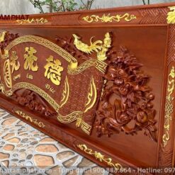 Hoành phi câu đối giúp trang trí cho gian thờ thêm phần sang trọng và linh thiêng.