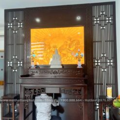 Mẫu bàn thờ đứng sang trọng có chữ nhật trơn trước mặt.