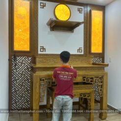 Bố trí bàn thờ treo tường chân gọn hiện đại.