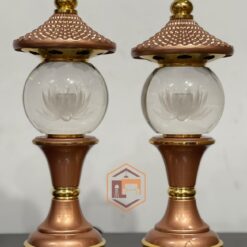 Thân đèn hợp kim chắc chắn.