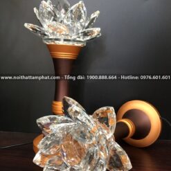 Đôi đèn thờ lung linh, sang trọng tăng tính thẩm mỹ cho không gian thờ cúng.