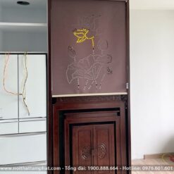 Có sự kết hợp với vách ngăn và rèm che kín đáo.