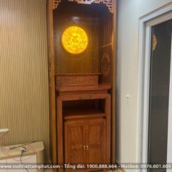 Bàn thờ đứng hoa sen độc đáo, nét đẹp đơn giản sang trọng.