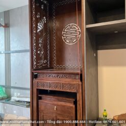 Phòng thờ chung cư vách ngăn bố trí tại phòng khách.