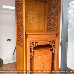 Bàn thờ đứng gỗ tự nhiên có độ bền cao, đơn giản hiện đại.