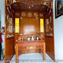 Vách ốp MDF hoa sen kín đáo.