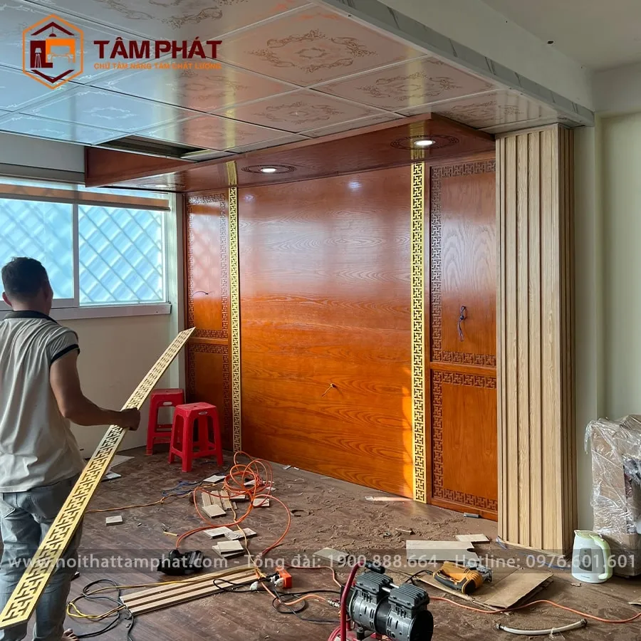 Ốp hậu MDF vân gỗ có độ bền cao.