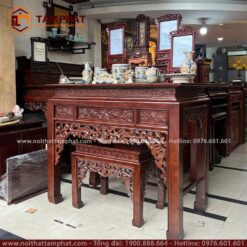 Làm từ chất liệu gỗ tự nhiên có độ bền cao, ít cong vênh, mối mọt.