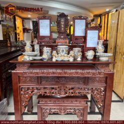 Bộ bàn thờ có ngăn kéo trước mặt và bàn cơm nhỏ bên dưới tiện lợi.