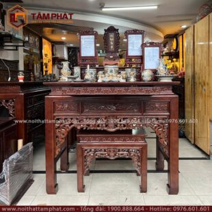 Bàn thờ nhị cấp gia chủ có thể sắp xếp ảnh thờ, bài vị gọn gàng, thuận tiện hương lễ hơn.