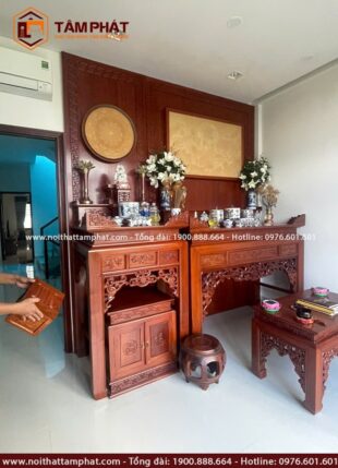 Mẫu bàn thờ đứng mẫu Như Ý mang ý nghĩa tốt đẹp, được nhiều gia chủ yêu thích lựa chọn.