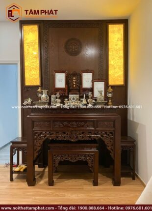 Bộ bàn thờ đứng nhị cấp kết hợp bàn cơm nhỏ tiện lợi, dễ dàng bày biện thờ cúng.