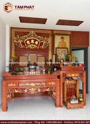 Bộ 3 bàn thờ Phật, Gia Tiên, Thần Tài chỉn chu được đánh giá cao về chất lượng và thẩm mỹ.