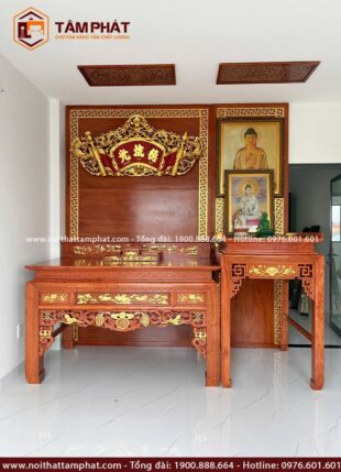 Các họa tiết thiếp vàng tăng giá trị không gian thờ lên cao.