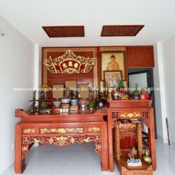 Kích thước và màu sắc phòng thờ được cân đối hài hòa, phù hợp với mọi không gian nhà cửa.