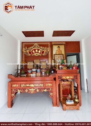 Kích thước và màu sắc phòng thờ được cân đối hài hòa, phù hợp với mọi không gian nhà cửa.