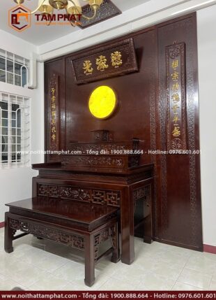 Bàn thờ đứng tam cấp mẫu triện sen sang trọng.