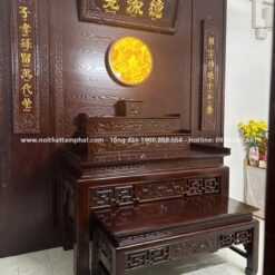 Mẫu phòng thờ BT-1230 kết hợp với cặp hoành phi câu đối chữ đẹp.