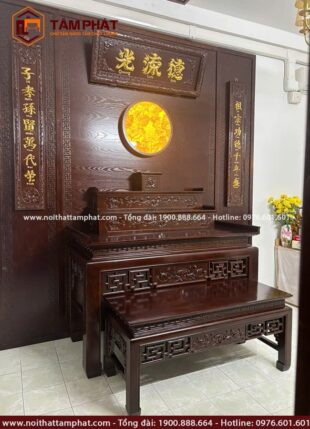 Mẫu phòng thờ BT-1230 kết hợp với cặp hoành phi câu đối chữ đẹp.