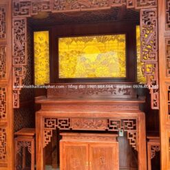 Phòng thờ BT-1222 có sự kết hợp trang trí cặp tranh trúc chỉ truyền thống đẹp.
