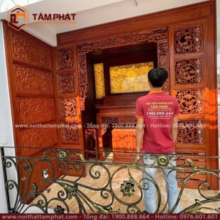 Mẫu phòng thờ full gỗ hương cao cấp có độ bền cao, chống cong vênh, mối mọt tốt.