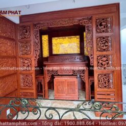 Màu sắc nguyên bản gỗ hương trầm ấm rất được các gia chủ yêu thích.
