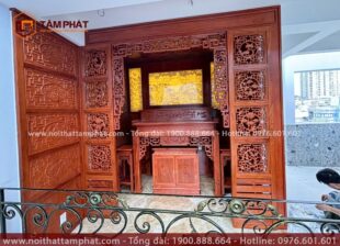 Màu sắc nguyên bản gỗ hương trầm ấm rất được các gia chủ yêu thích.