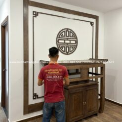 Viền nẹp đơn giản nhưng góp phần tăng giá trị thẩm mỹ phòng thờ BT-1223 lên cao.