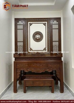 Mẫu phòng thờ BT-1226 được thiết kế tùy chỉnh theo không gian.
