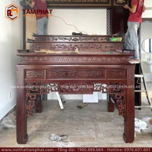 Kích thước bàn thờ được cân đối phù hợp với nhu cầu và không gian.