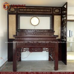 Không gian thờ Phật được chạy chữ câu chú ý nghĩa, linh thiêng.