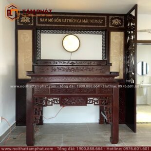 Không gian thờ Phật được chạy chữ câu chú ý nghĩa, linh thiêng.