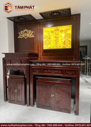 Tâm Phát khảo sát thực địa và thi công phòng thờ bám sát khuôn viên nhà cửa.