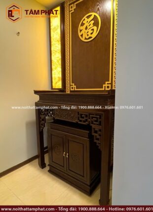 Góc cuối hành lang được nhiều gia chủ bố trí bàn thờ.