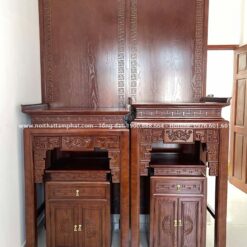 Phần ốp hậu phòng thờ BT-1245 trơn đơn giản, làm nền tạo chiều sâu và tăng tính thẩm mỹ cho không gian thờ.