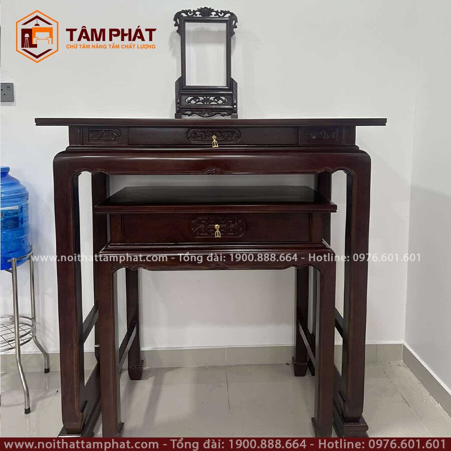 Bàn thờ đứng được kiểm tra kỹ lưỡng trước khi bàn giao đến khách hàng.