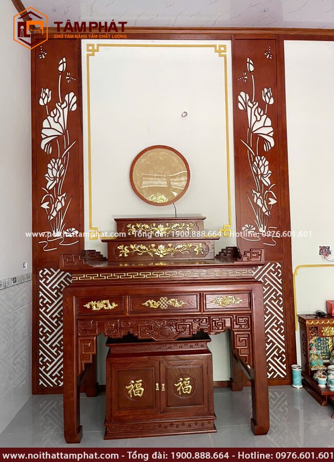 Mẫu phòng thờ này phù hợp cho không gian nhà phố, biệt thự, phòng thờ riêng.