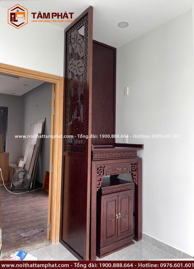 Chỉ sử dụng 1 vách ngăn bên hông, tối ưu chi phí, tăng sự kín đáo cho không gian phòng thờ.