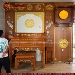 Thiết kế đồng bộ, họa tiết dát vàng nổi bật, vừa sang vừa trang nghiêm.